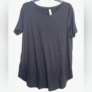 Black short sleeve tee